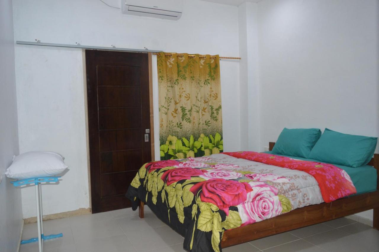 Labuan Bajo Mahoni Guesthouse Eksteriør bilde