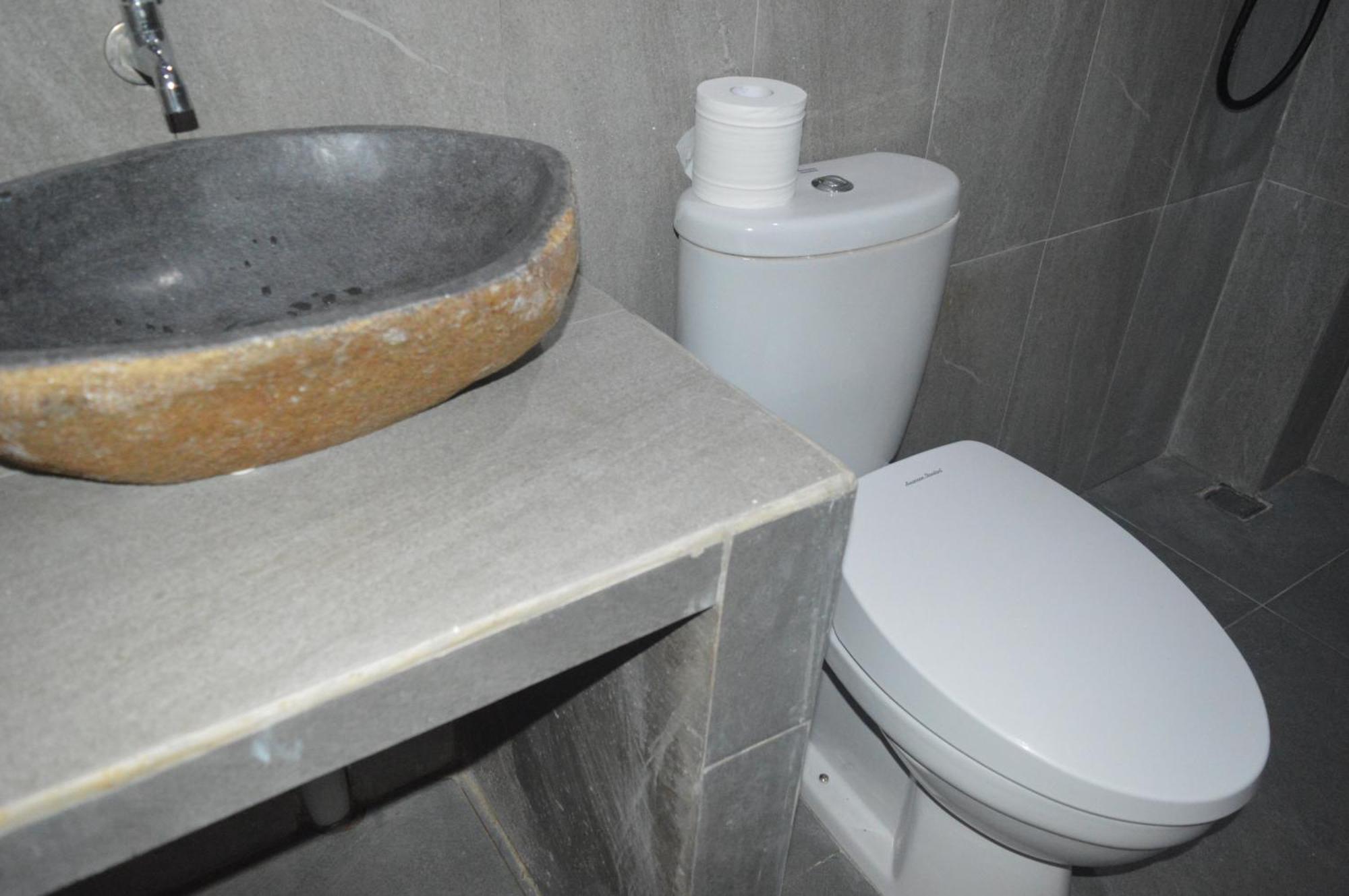 Labuan Bajo Mahoni Guesthouse Eksteriør bilde
