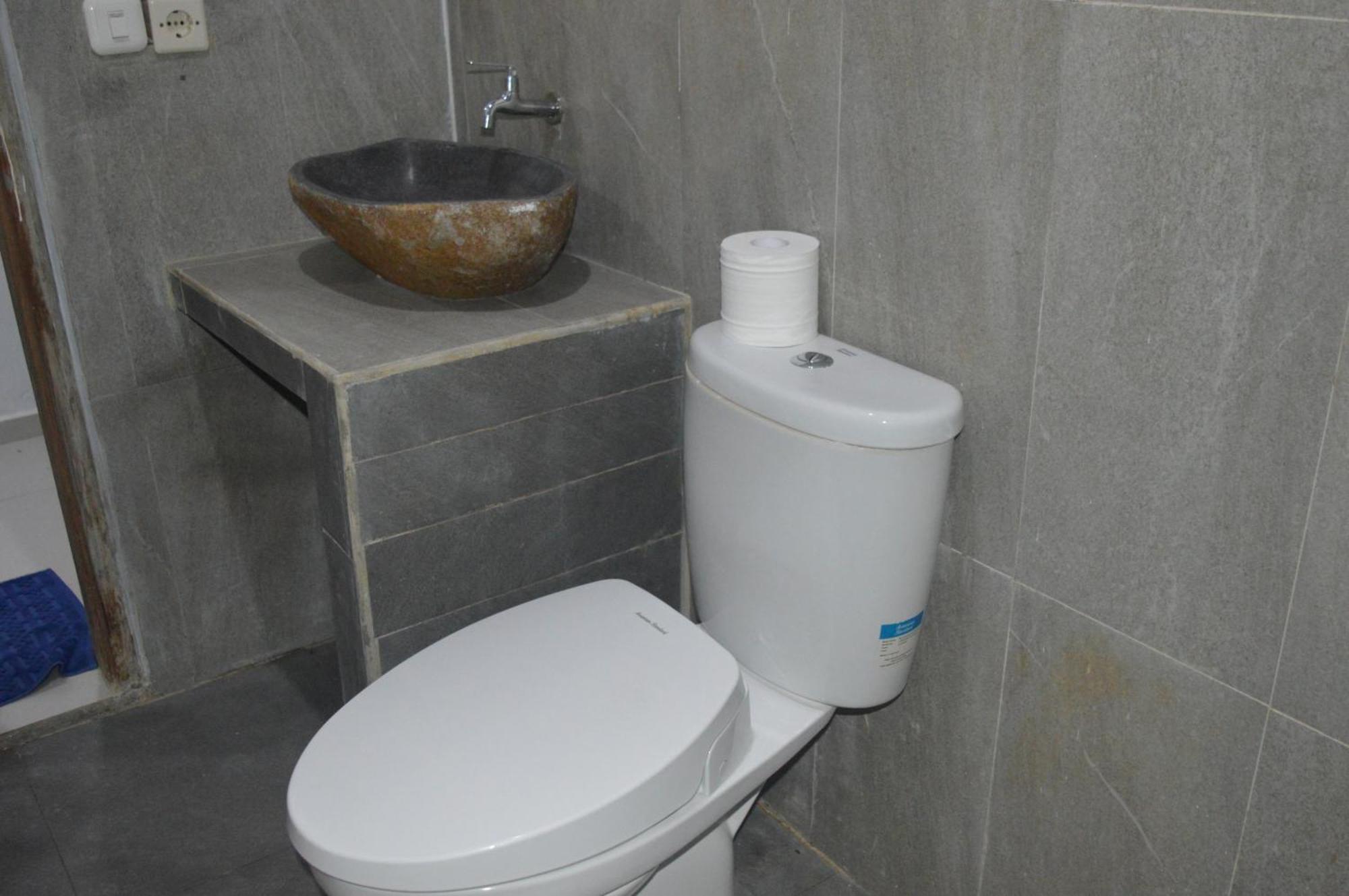 Labuan Bajo Mahoni Guesthouse Eksteriør bilde