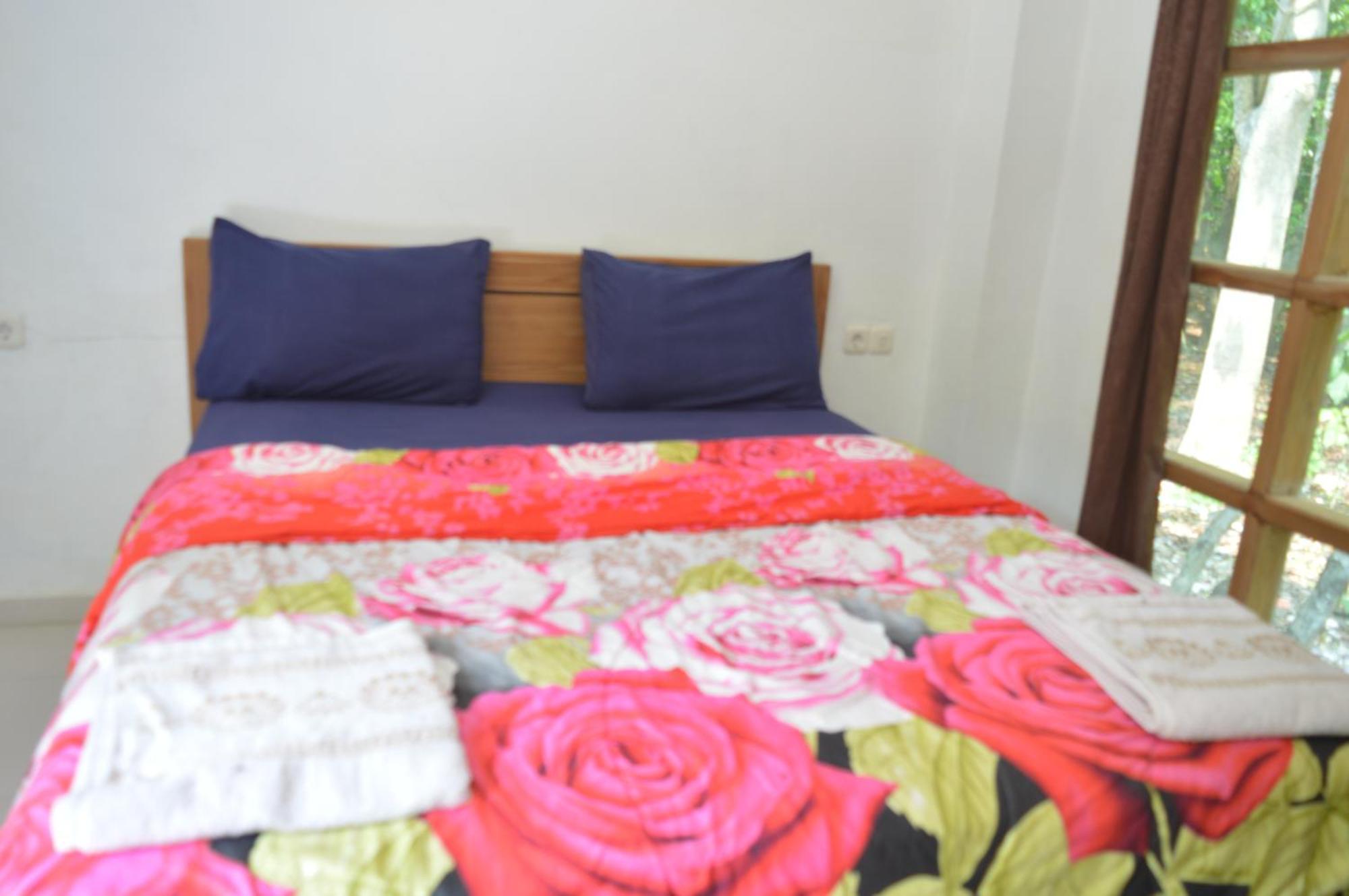 Labuan Bajo Mahoni Guesthouse Eksteriør bilde