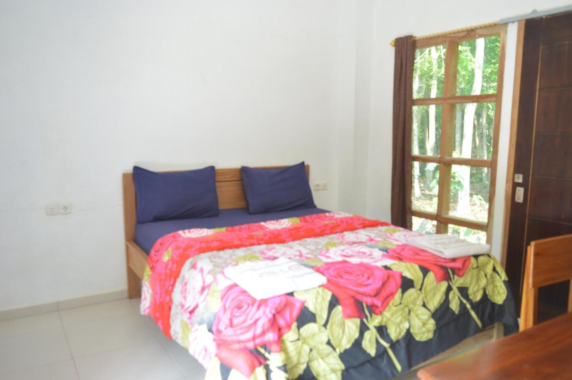 Labuan Bajo Mahoni Guesthouse Eksteriør bilde